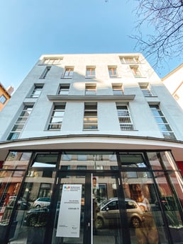 Avison Young berät den Bundesverband Farbe Gestaltung Bautenschutz exklusiv bei
zwei Anmietungen am Frankfurter Gewerbeimmobilienmarkt