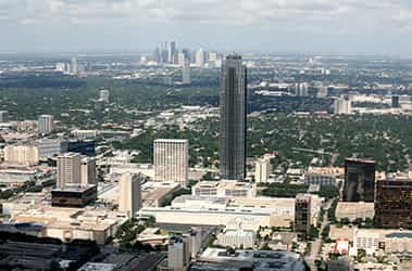 Avison Young negotiates 104,013-square foot office headquarters lease at Williams Tower on behalf of Camden Property Trust in Houston