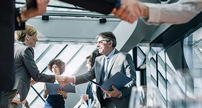 a property owner shakes hands with a landlord representation broker after successfully signing a large tenant to their office property